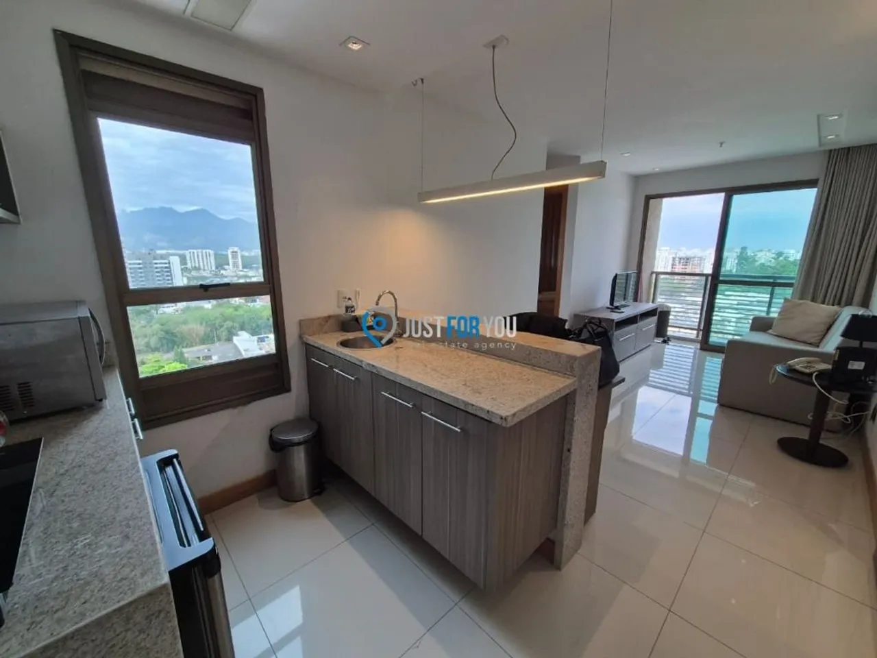 Apartamento mobiliado com 1 dormitório e 1 vaga, 50 m² — photo 2