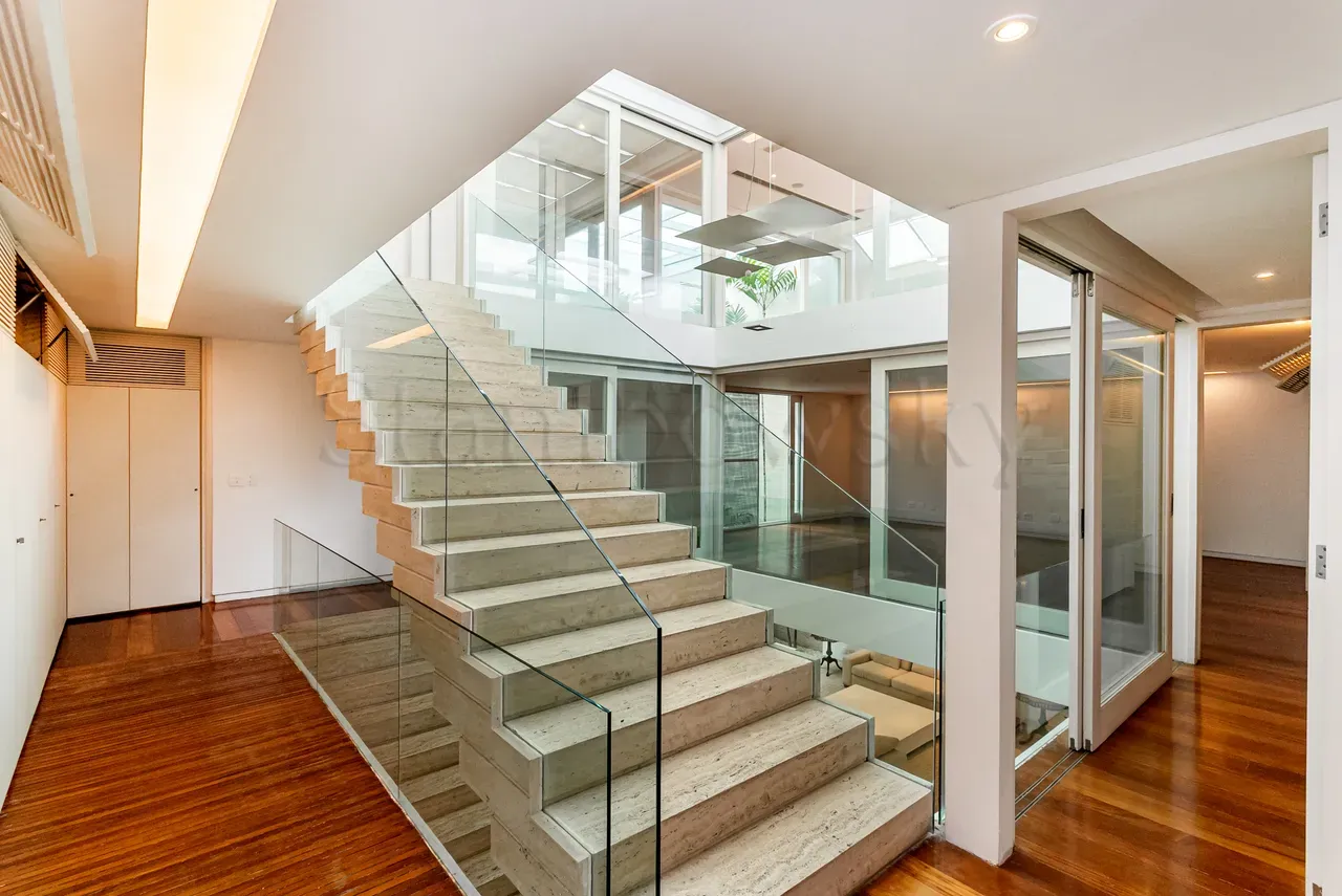House with 3 bedrooms and a closed-off gas kitchen — photo 9