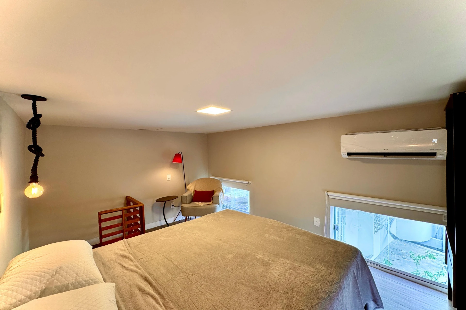 1 quarto e piso de madeira ou laminado: apartamento de 24 m² — photo 6