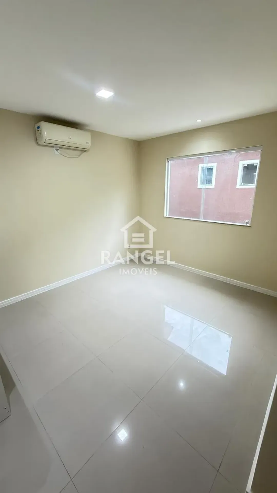 House, 412 m², with a private pool — photo 16
