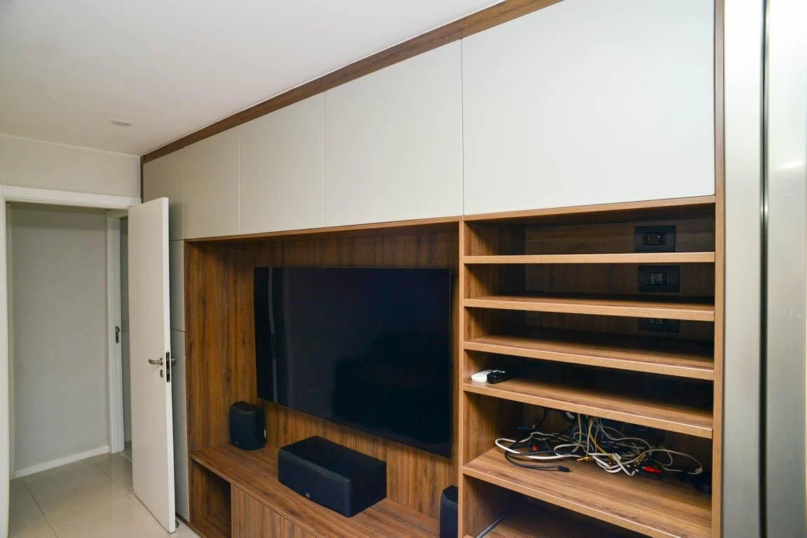 3-bedroom apartment with a glass-enclosed balcony — photo 38
