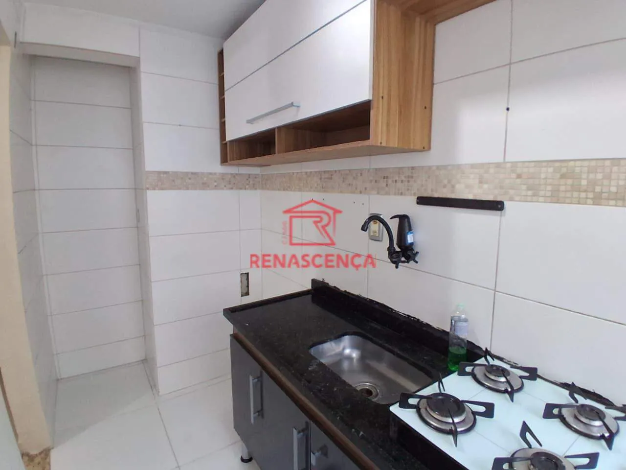 3-bedroom apartment in a building with a pool — photo 2