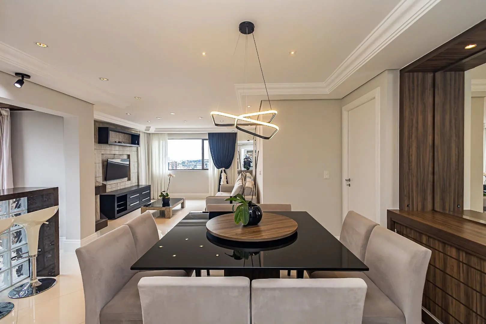 119 m² apartment with floor-to-ceiling windows and a bathtub — photo 49