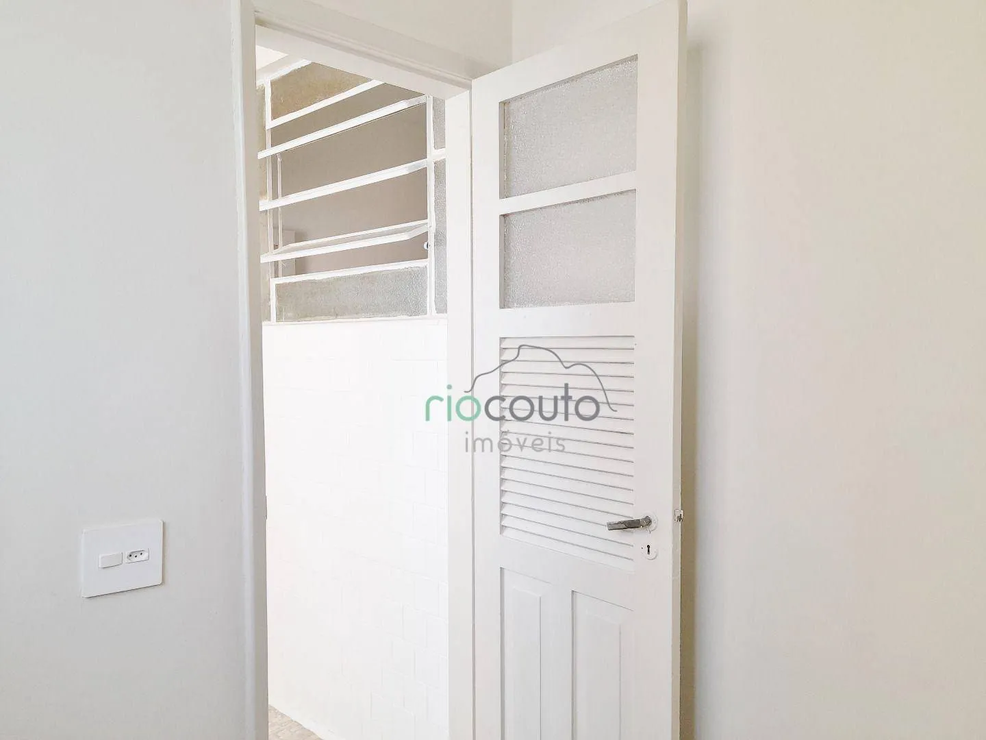 Unfurnished 2-bedroom apartment with 2 bathrooms and parking — photo 22