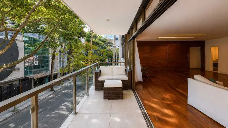 260 m² unfurnished apartment with balcony and 3 bedrooms — photo 12
