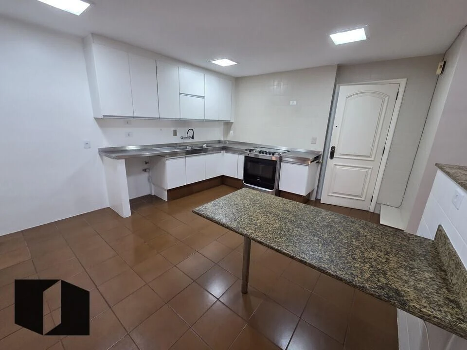 250 m² apartment with 4 bedrooms and 2 parking spaces — photo 23