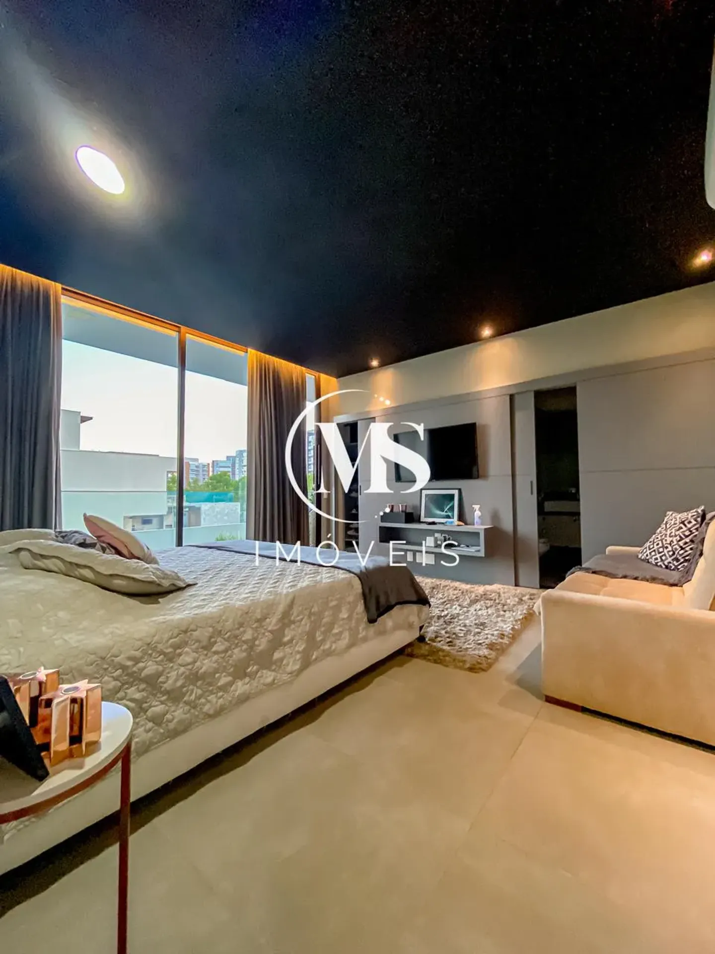 Jacuzzi in a 5-bedroom house, 780 m² — photo 23