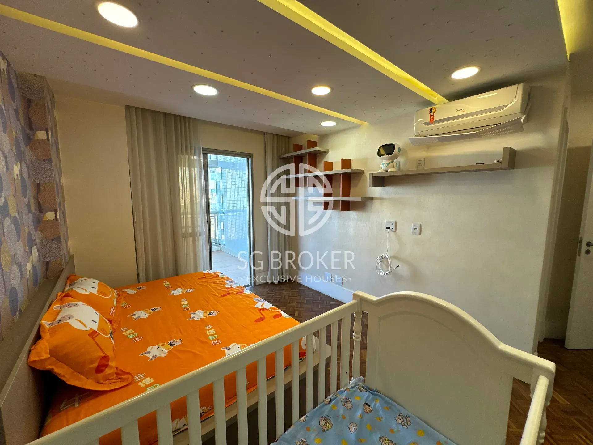 Furnished apartment with open-plan kitchen and 4 bedrooms — photo 42