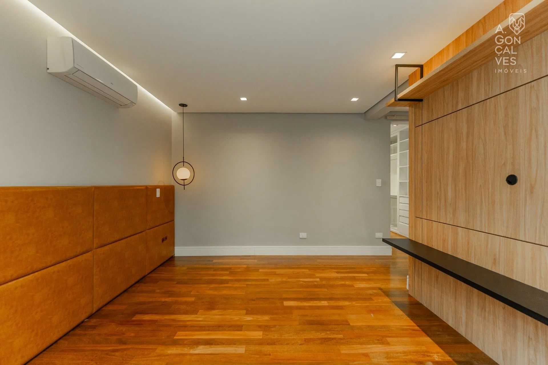 House with 4 bedrooms and 5 bathrooms, 5 parking spots — photo 47