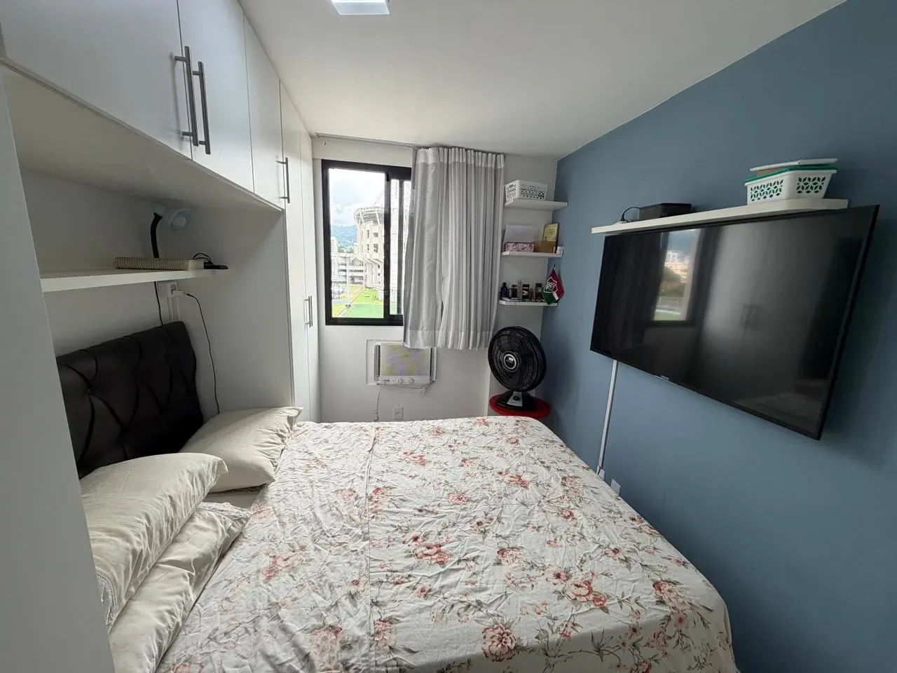 Walk-in closet in a 2-bedroom apartment, 40 m² — photo 4