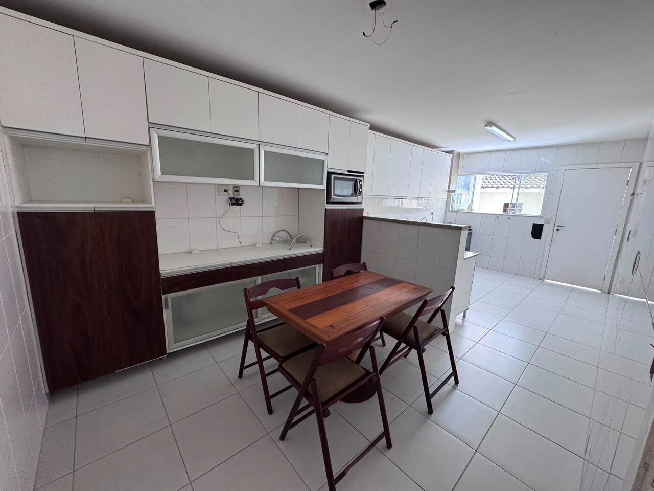 Rental house with 6 bedrooms and 246 m² — photo 21
