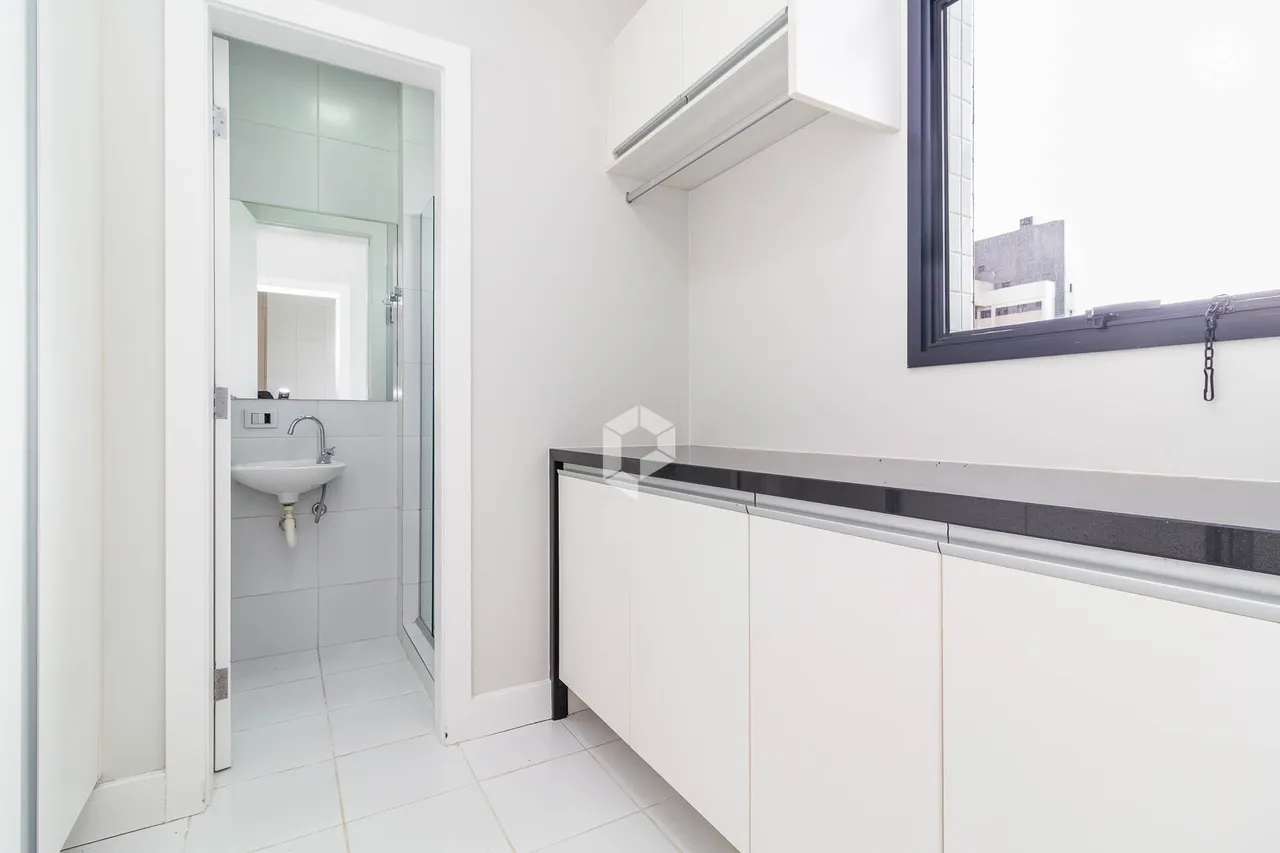 Apartamento com 3 quartos, 5 banheiros e varanda — photo 2
