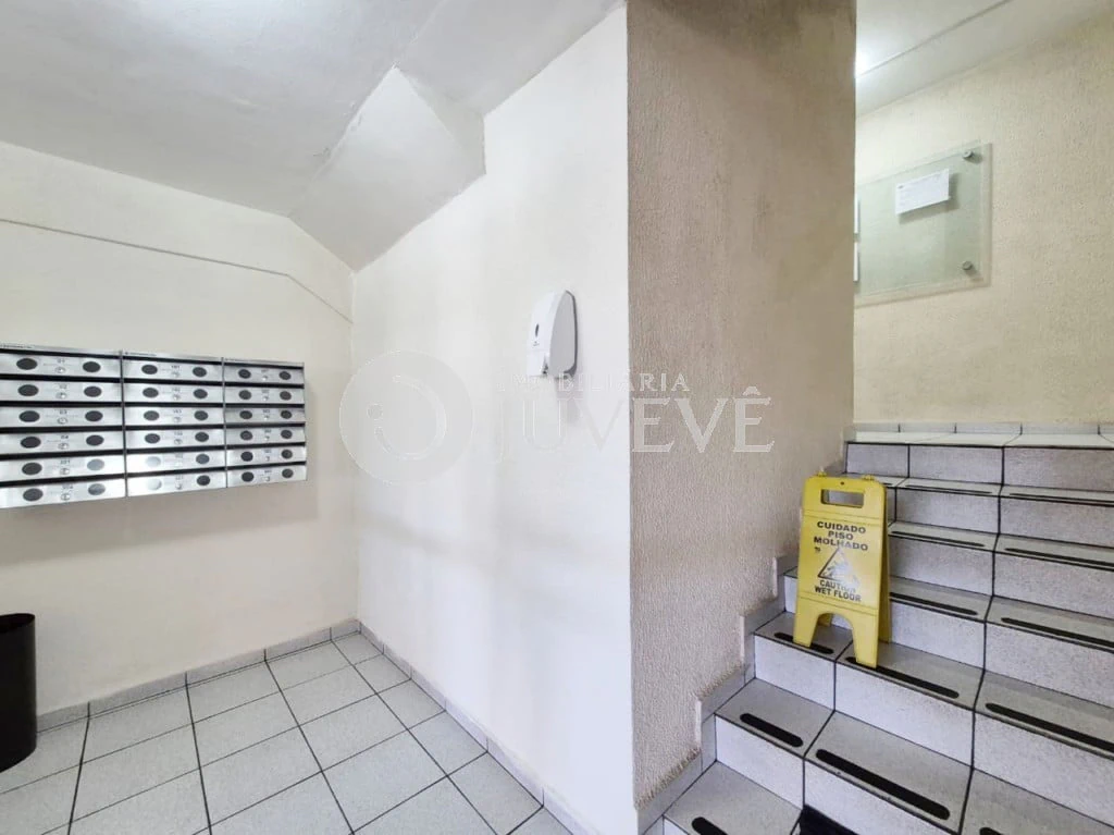 3-bedroom apartment in a building with a pool — photo 7