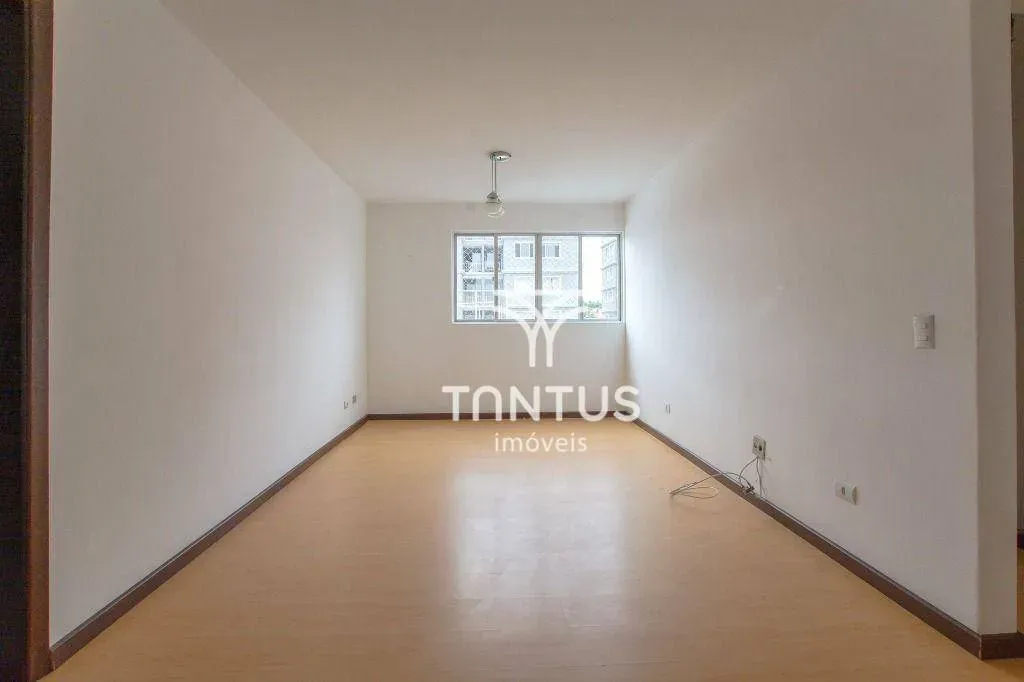 Wood or laminate floors in a 2-bedroom apartment, 66 m² — photo 11