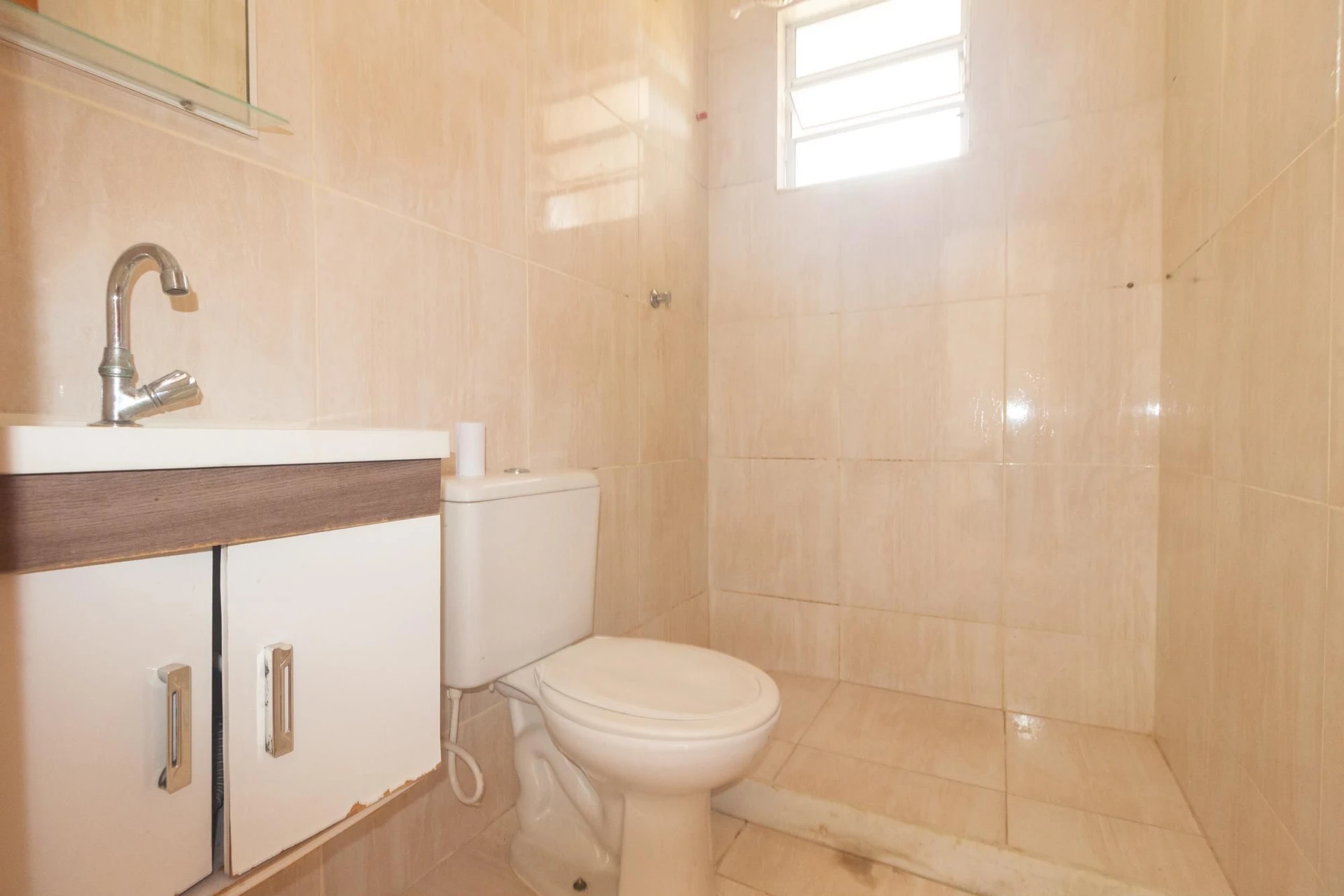 Unfurnished 2-bedroom apartment with 1 bathroom and pets — photo 8