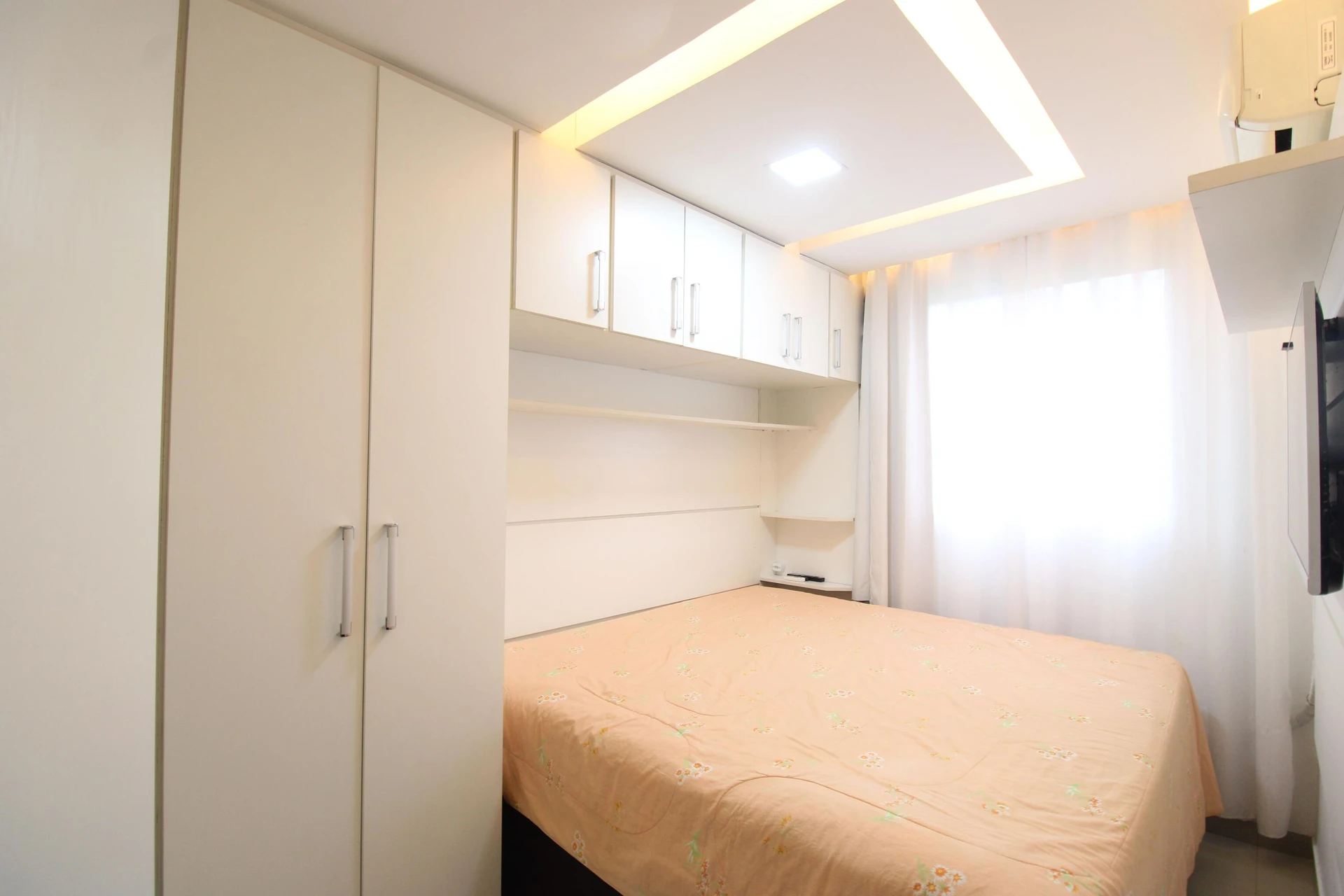 Furnished 2-bedroom apartment with a balcony — photo 4