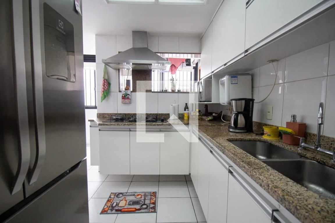 Furnished apartment with 3 en-suite bedrooms — photo 18