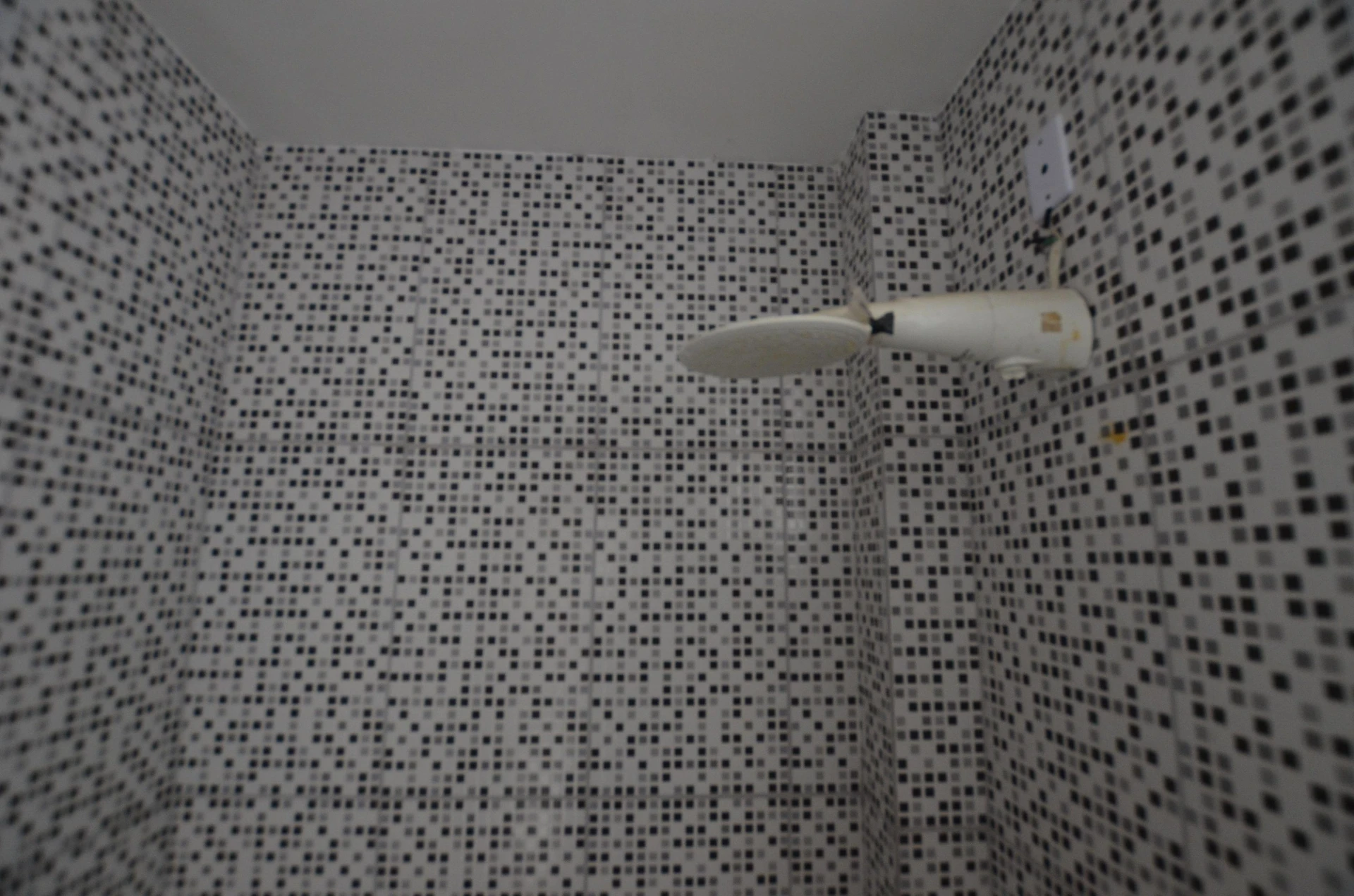 2-bedroom house with a bathtub — photo 9