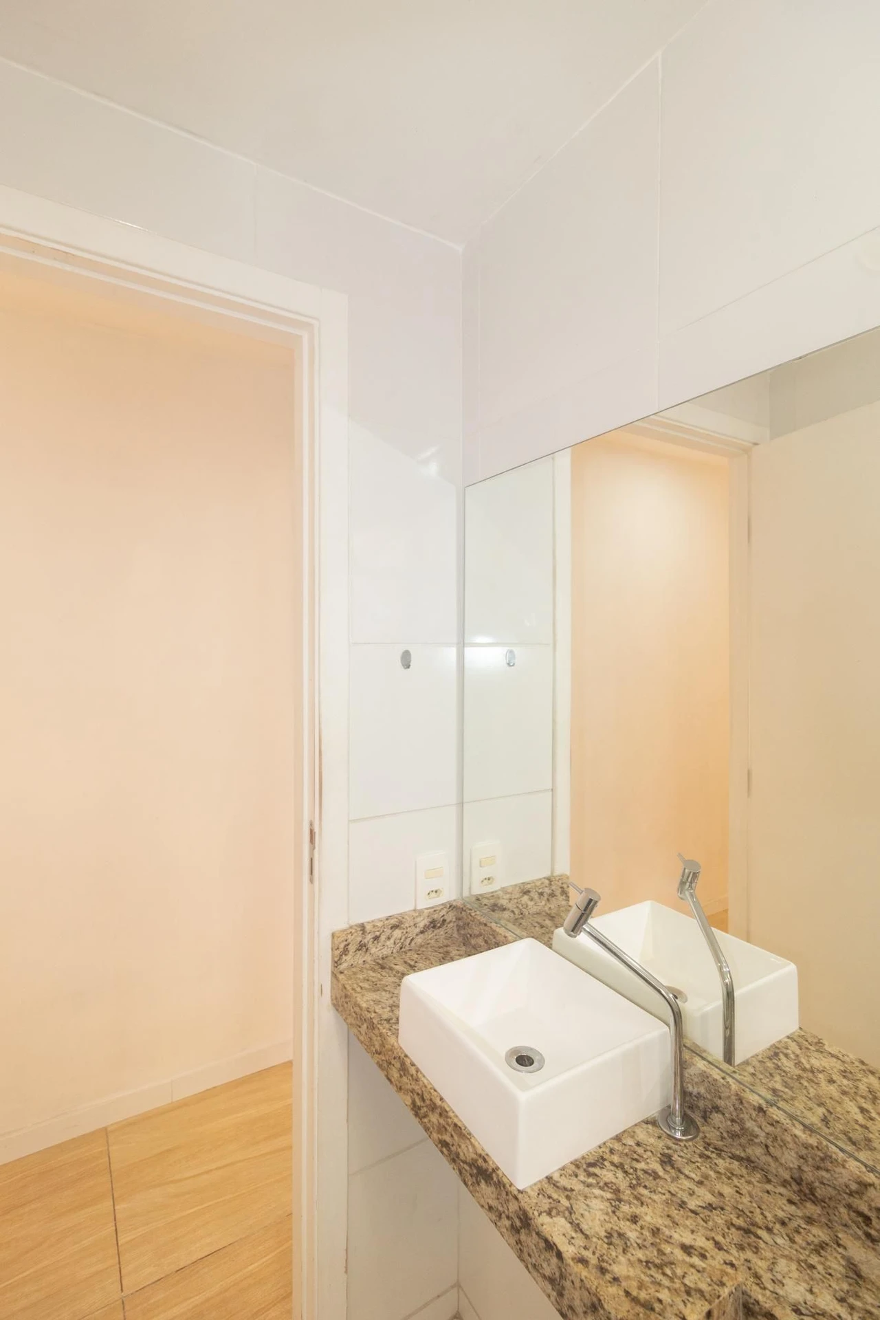 Unfurnished 2-bedroom apartment with 1 parking space — photo 27