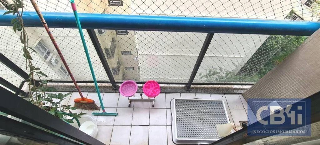 2-bedroom apartment in a building with a pool — photo 10