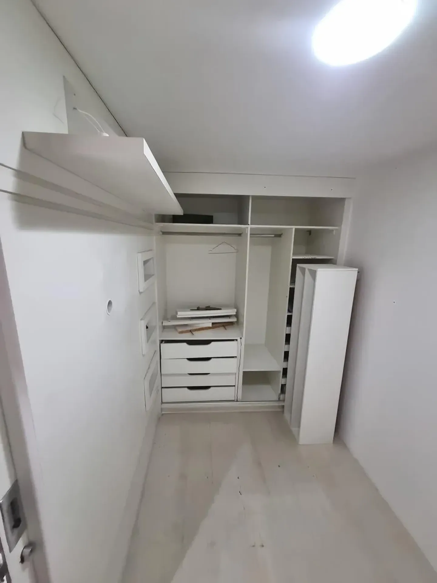 Walk-in closet in a 4-bedroom apartment, 110 m² — photo 9
