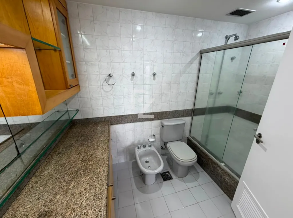 Duplex apartment on the 20th floor with city and water views — photo 43