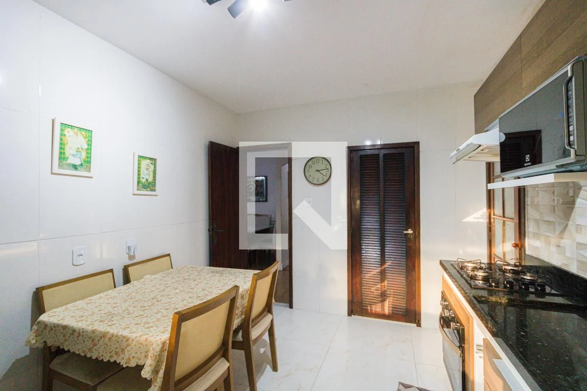 5-bedroom house with a mountain view in Rio de Janeiro — photo 16