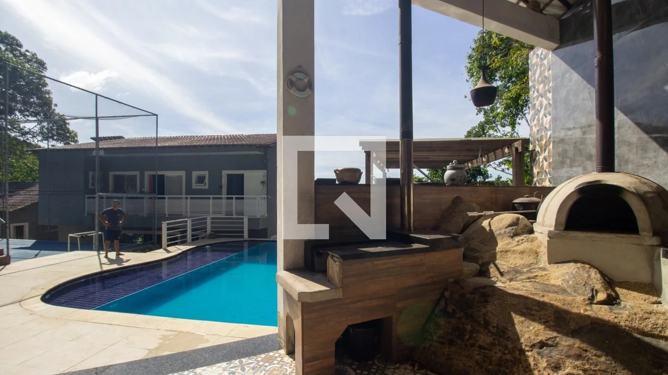 Furnished house with 5 bedrooms and 6 parking spaces — photo 44