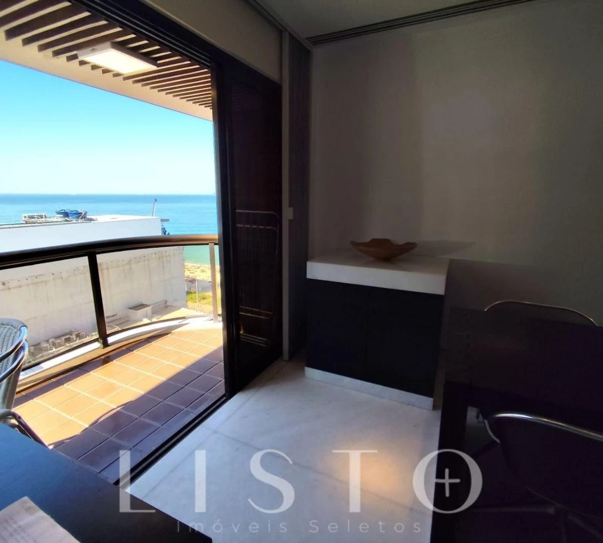 Furnished 2-bedroom en-suite apartment with 82 m²