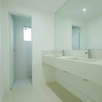 5-bedroom house with a bathtub in Rio de Janeiro — photo 7