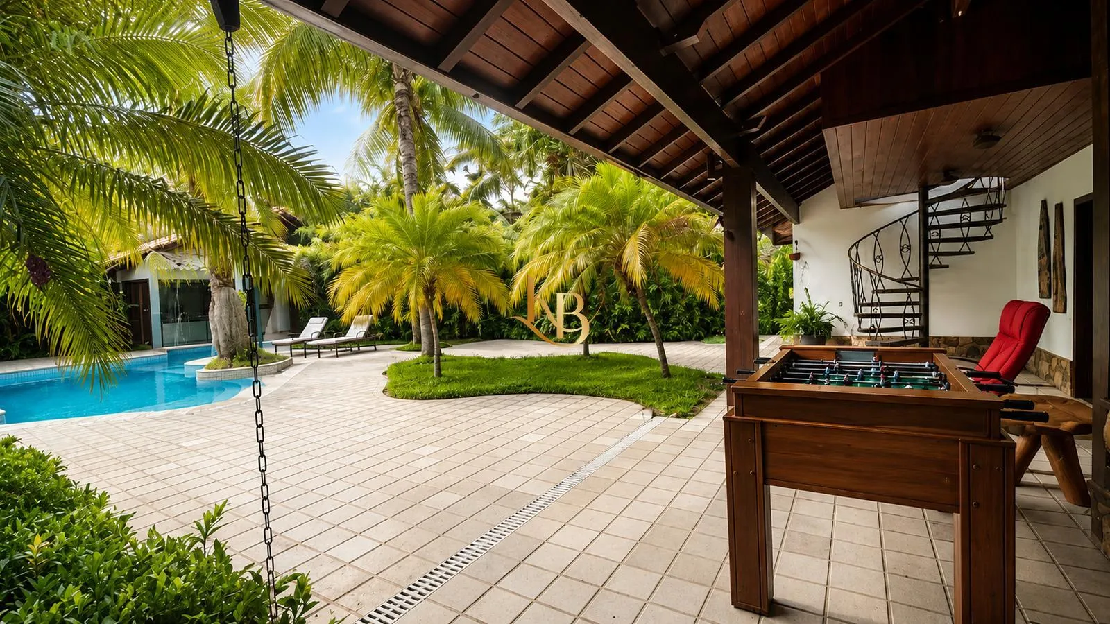 House with 5 bedrooms and a closed separate kitchen — photo 35