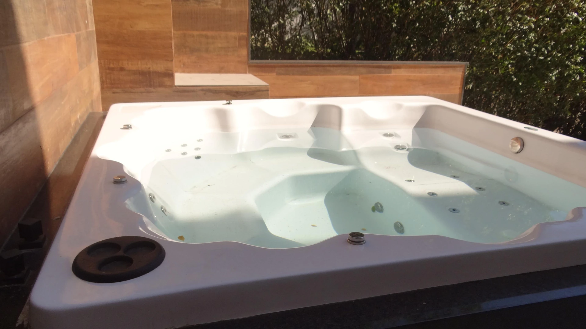 Casa de 384 m² com janelas do piso ao teto e varanda gourmet — photo 24