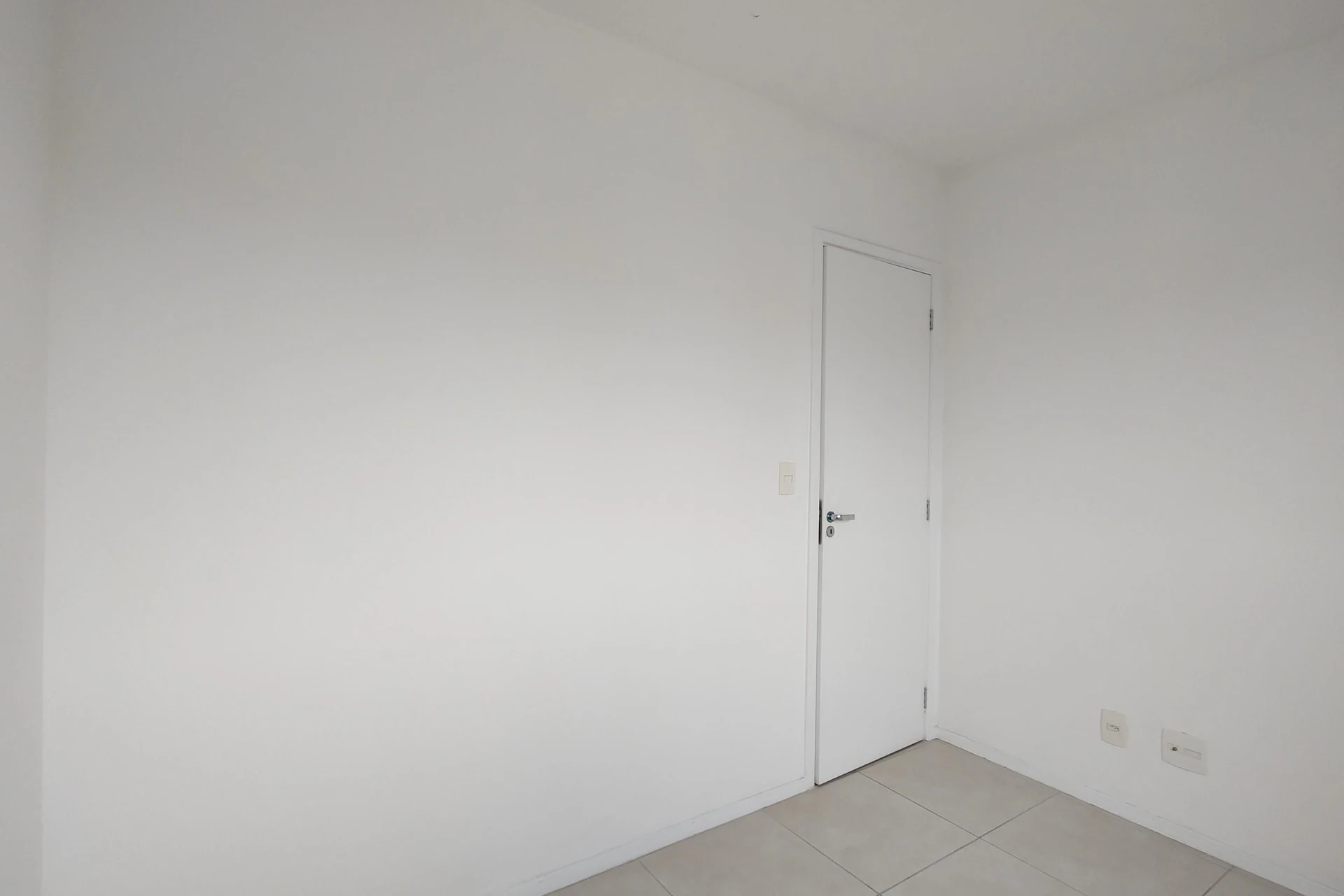 Unfurnished apartment with an open-plan kitchen and balcony — photo 23