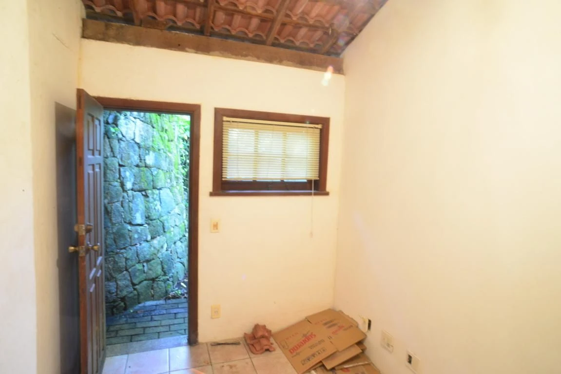 Casa mobiliada com 6 quartos e 5 suítes, com jardim — photo 79