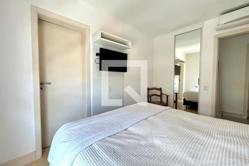 Furnished apartment, 196 m², with a glass-enclosed balcony — photo 25