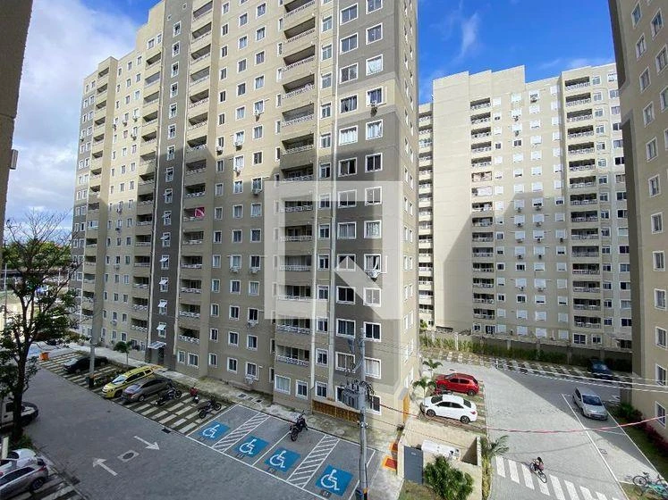 One-bedroom apartment in a building with a pool — photo 13