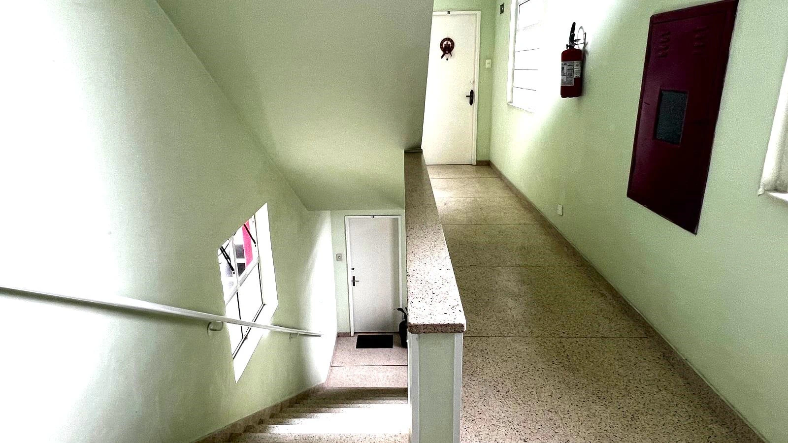 3-bedroom apartment with wood or laminate floors in Curitiba — photo 16