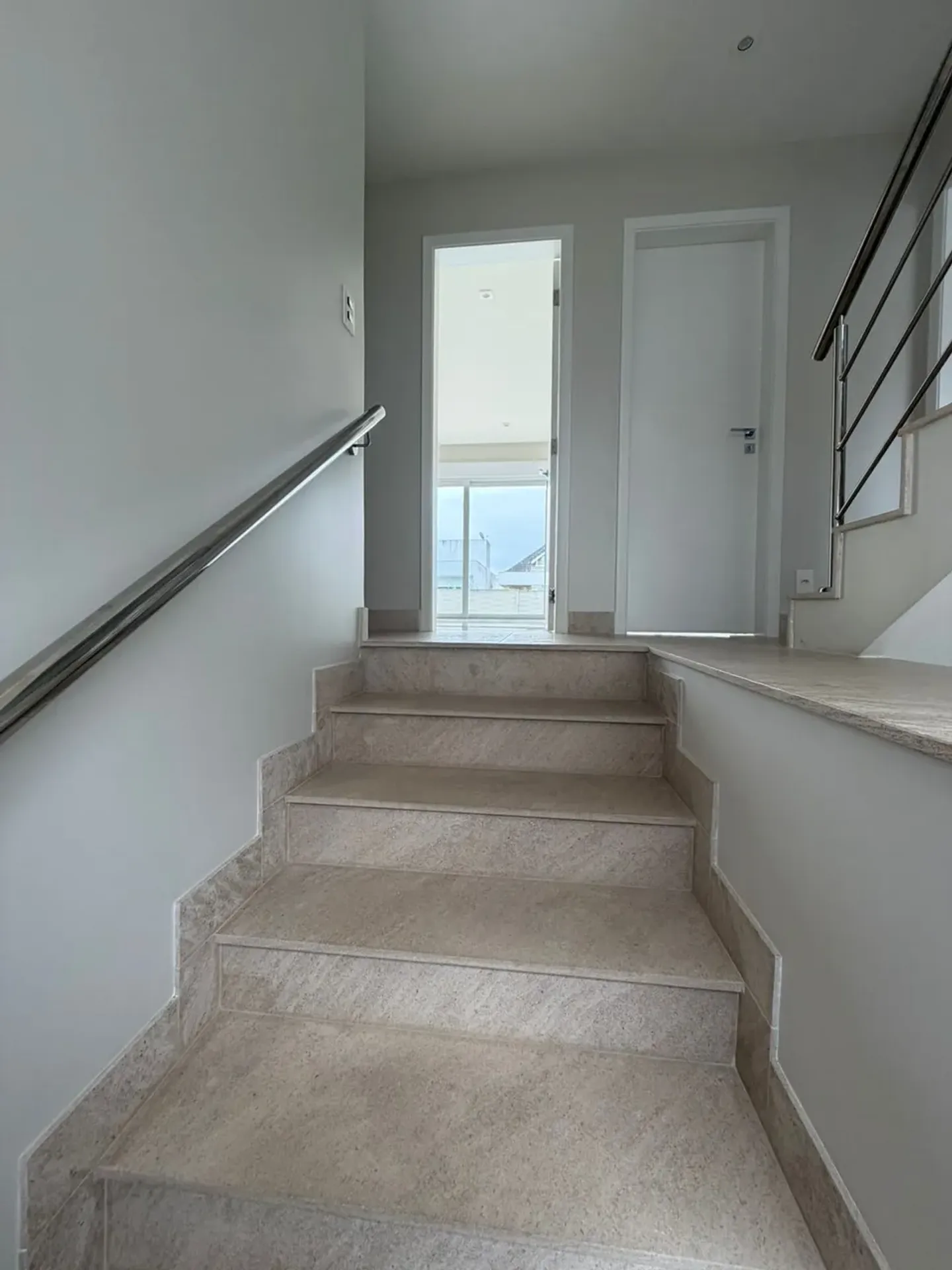 Rental house with 4 bedrooms, 5 baths and 360 m² — photo 25