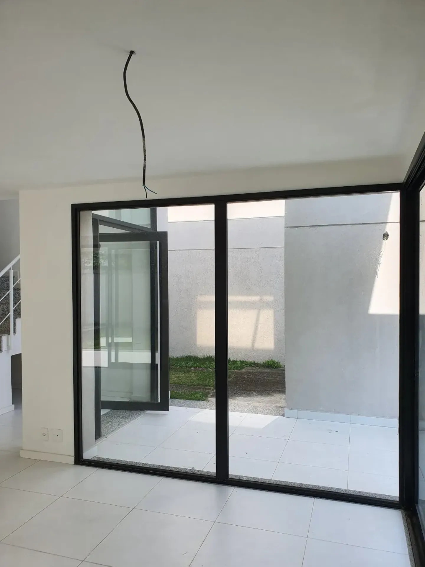 Floor-to-ceiling windows in a 4-bedroom house, 366 m² — photo 17