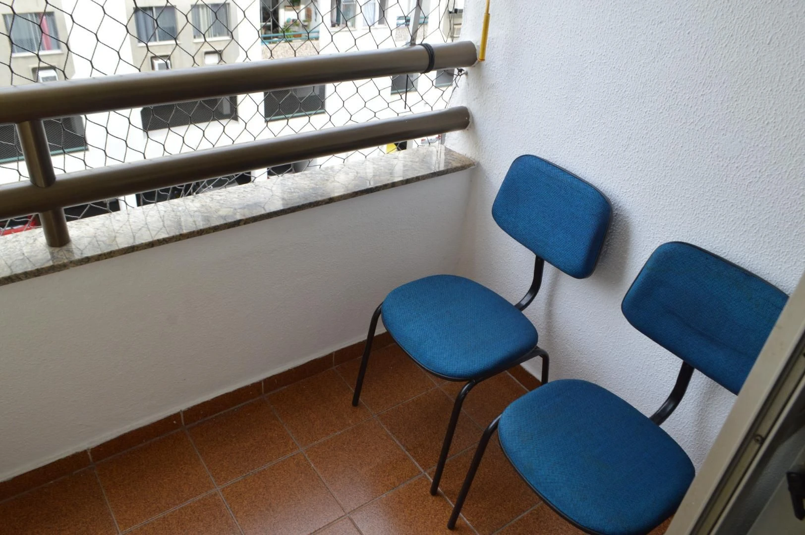 Apartamento amueblado de 2 dormitorios con balcón — photo 23