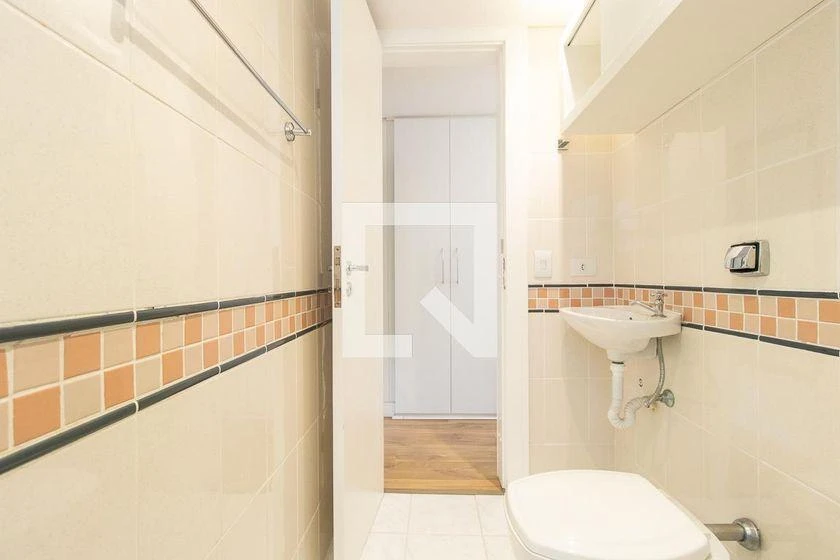 Bathtub in a 3-bedroom apartment, 176 m² — photo 10