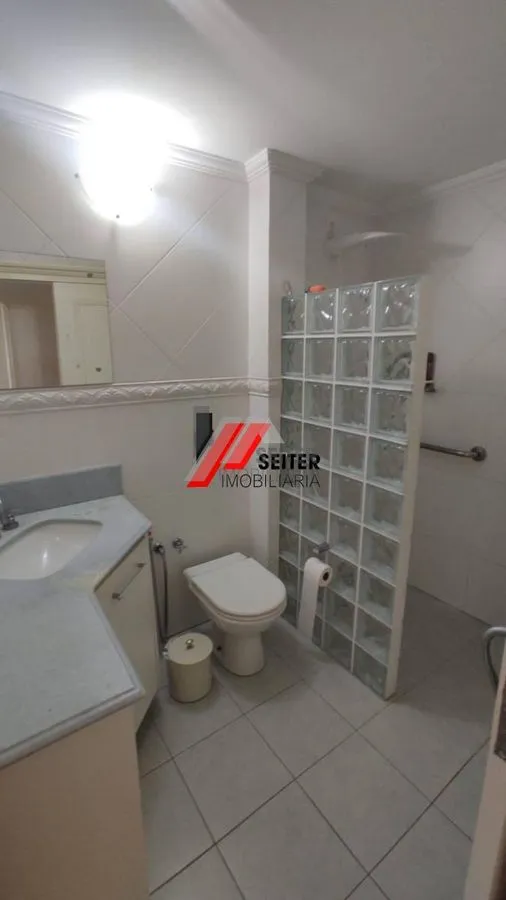 Rental house with 5 bedrooms and an open-plan kitchen — photo 45