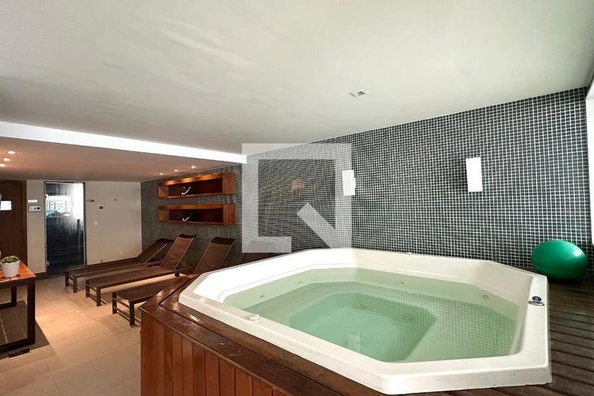 Apartamento mobiliado de 2 quartos em condomínio com piscina — photo 39