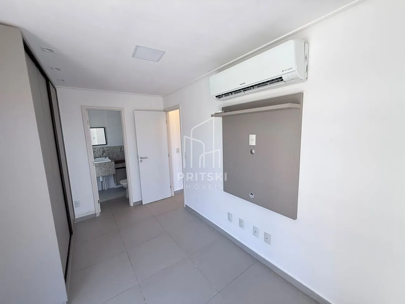 Apartment, 63 m², with floor-to-ceiling windows — photo 8