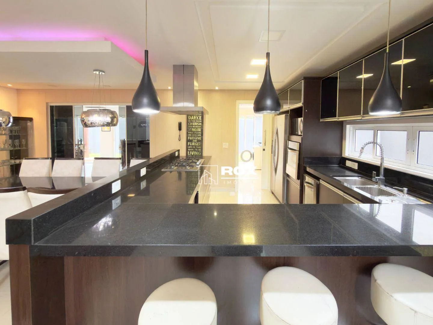 Furnished 322 m² house with 3 bedrooms and private garden — photo 7