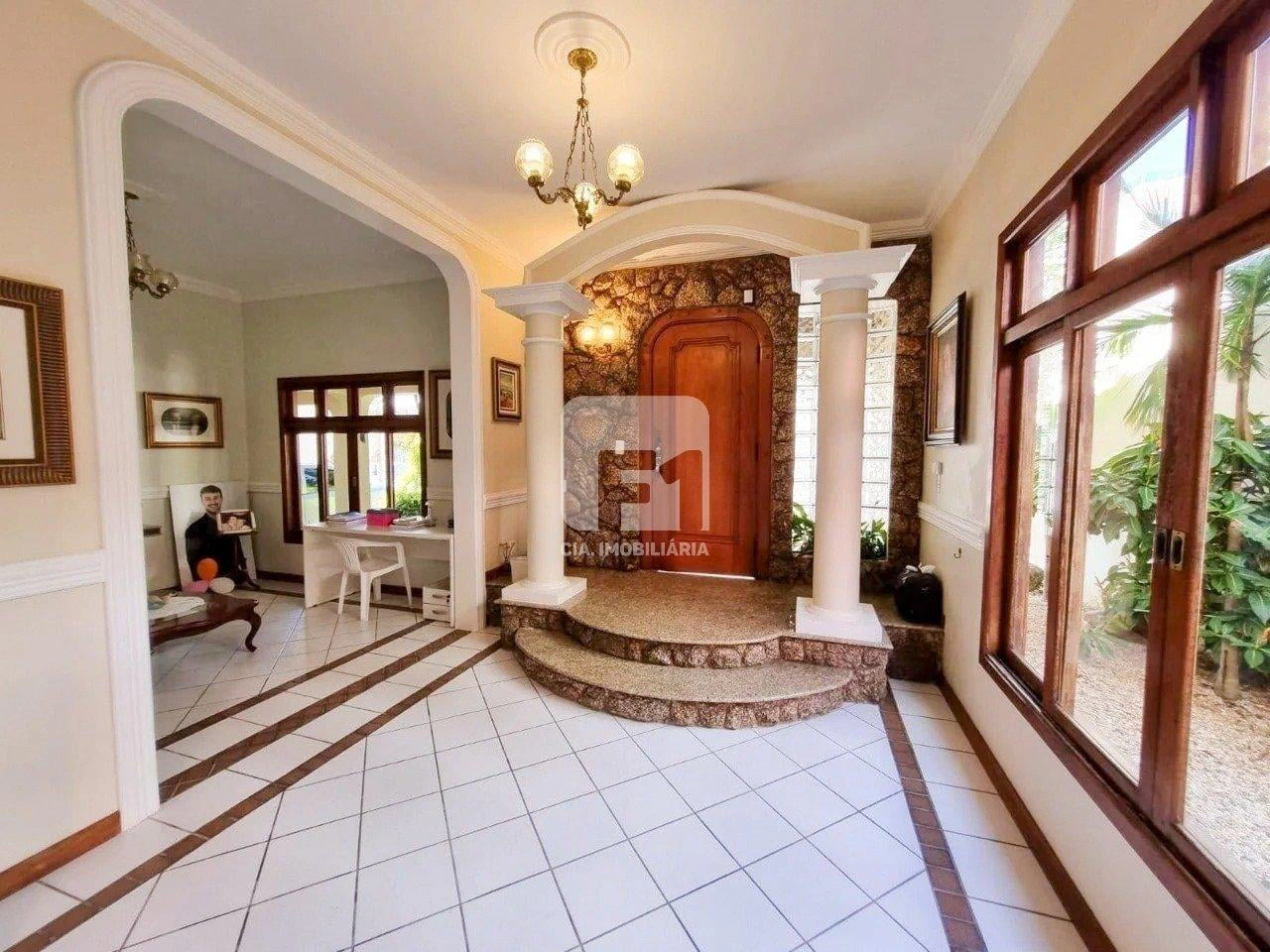 Casa de 5 dormitorios con balcón cerrado con vidrio — photo 14