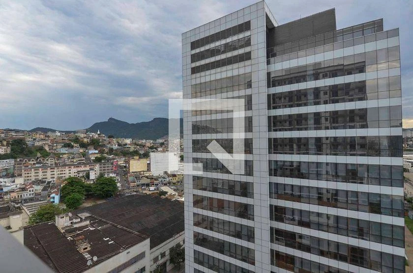 One-bedroom apartment in a building with a gym — photo 3