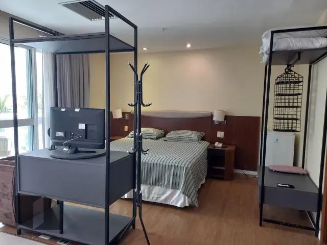 Furnished 1-bedroom apartment with enclosed balcony — photo 10