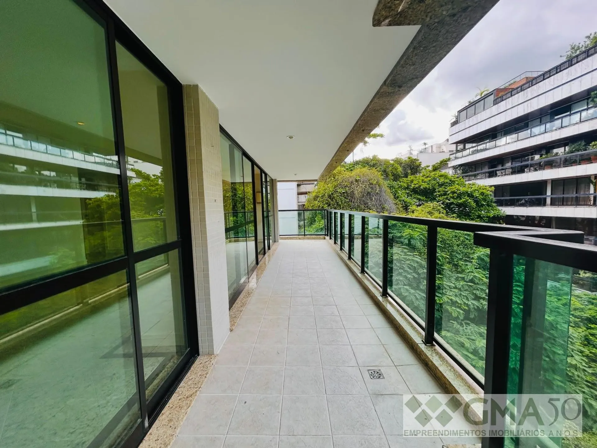 Apartment, 175 m², with a glass-enclosed balcony — photo 30