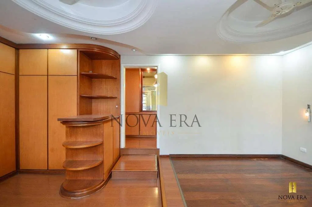 House with 4 bedrooms and 2 en-suites, 302 m² — photo 2
